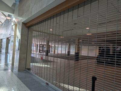 Shuttered Barnes and Noble