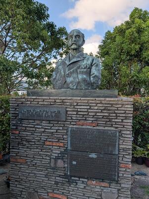 Statue of Glover
